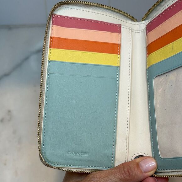 Coach Ivory Pebbled Leather Full Zip Wallet HTF - Picture 12 of 16